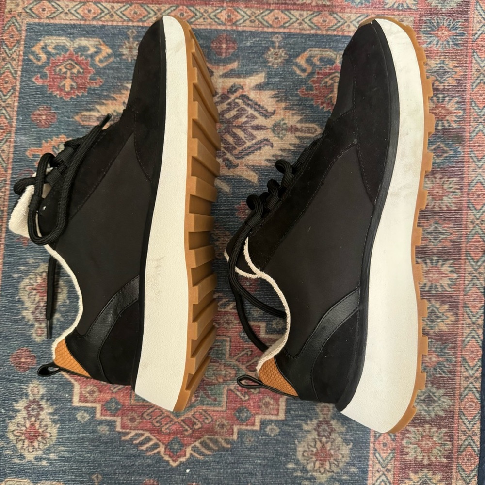 NWT Nordstrom Rack black comfy sneakers - UNISEX